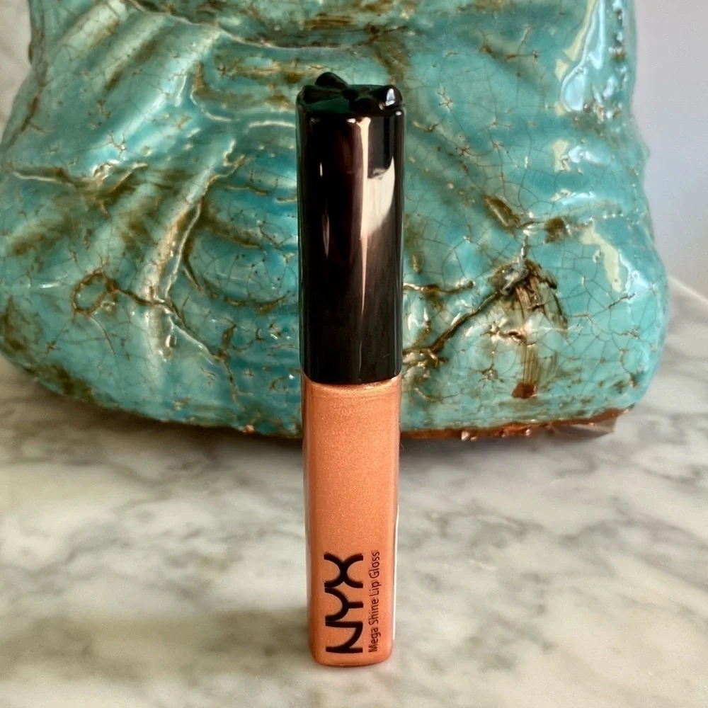 NYX New Mega Shine Lip Gloss in Chestnut LG117
